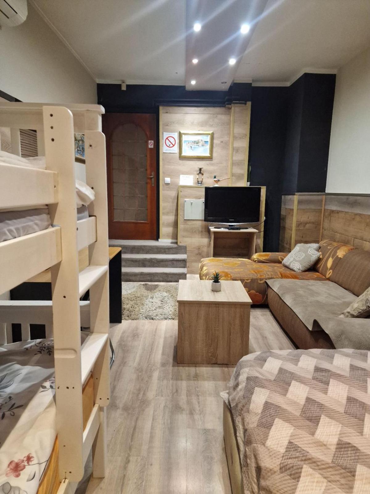 Guest House Maja 노비사드 외부 사진