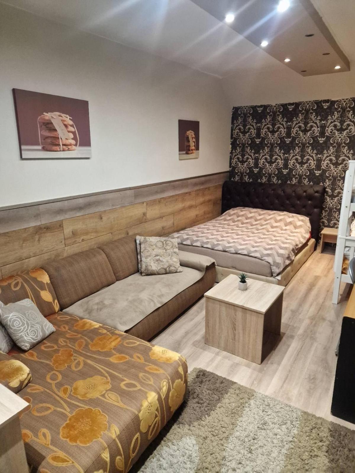 Guest House Maja 노비사드 외부 사진